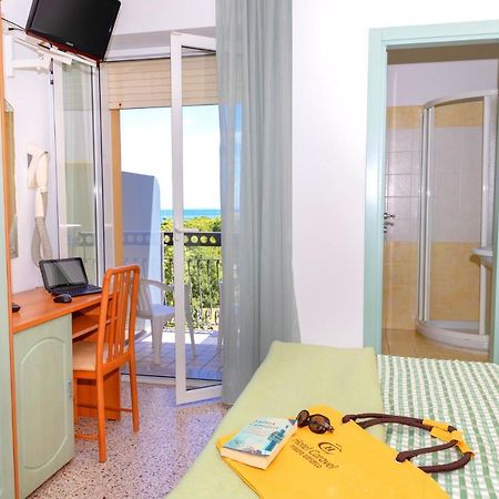 מיסאנו אדריאטיקו Hotel Caravel B&B מראה חיצוני תמונה
