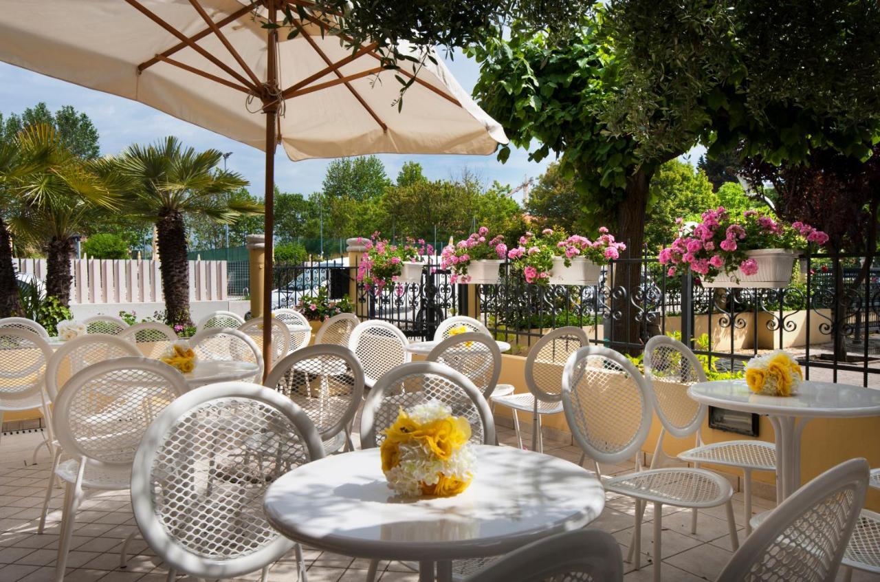 מיסאנו אדריאטיקו Hotel Caravel B&B מראה חיצוני תמונה