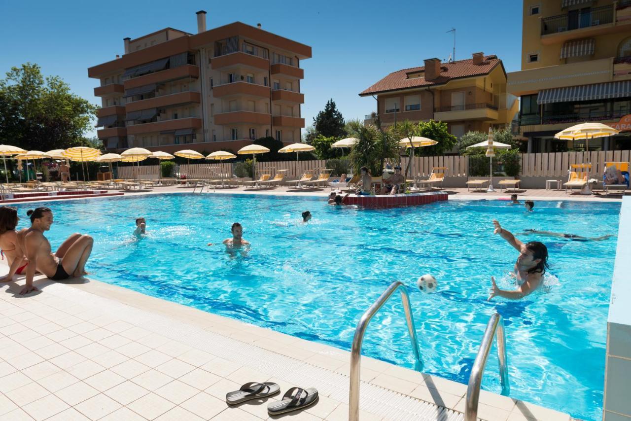 מיסאנו אדריאטיקו Hotel Caravel B&B מראה חיצוני תמונה