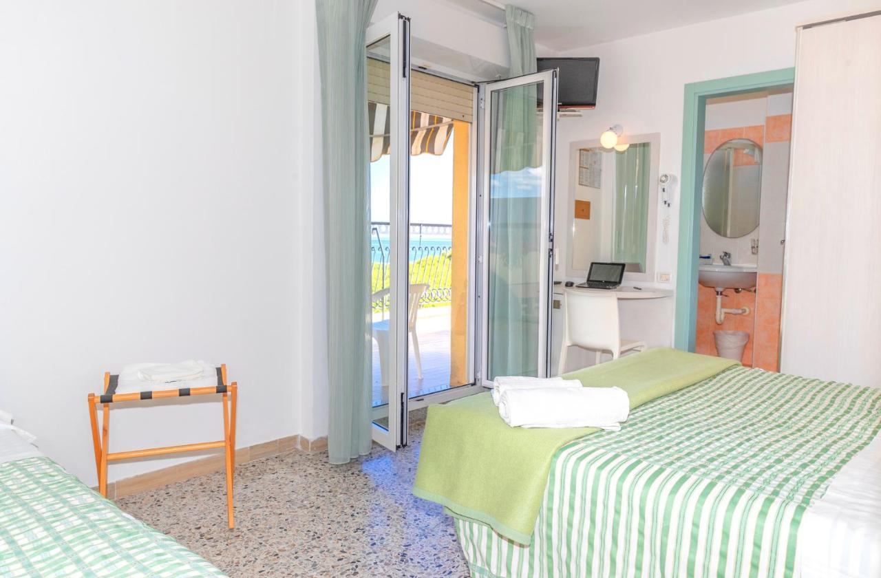 מיסאנו אדריאטיקו Hotel Caravel B&B מראה חיצוני תמונה