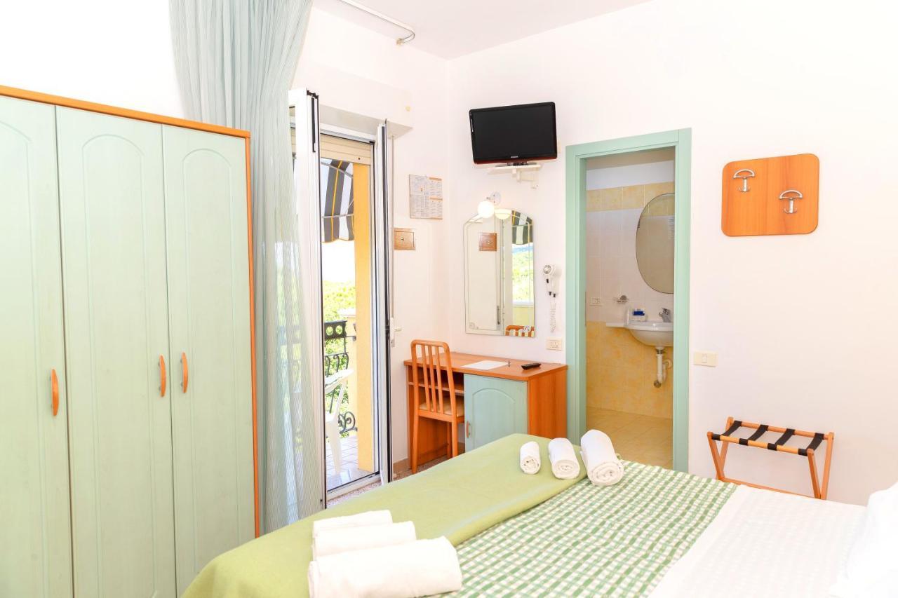 מיסאנו אדריאטיקו Hotel Caravel B&B מראה חיצוני תמונה